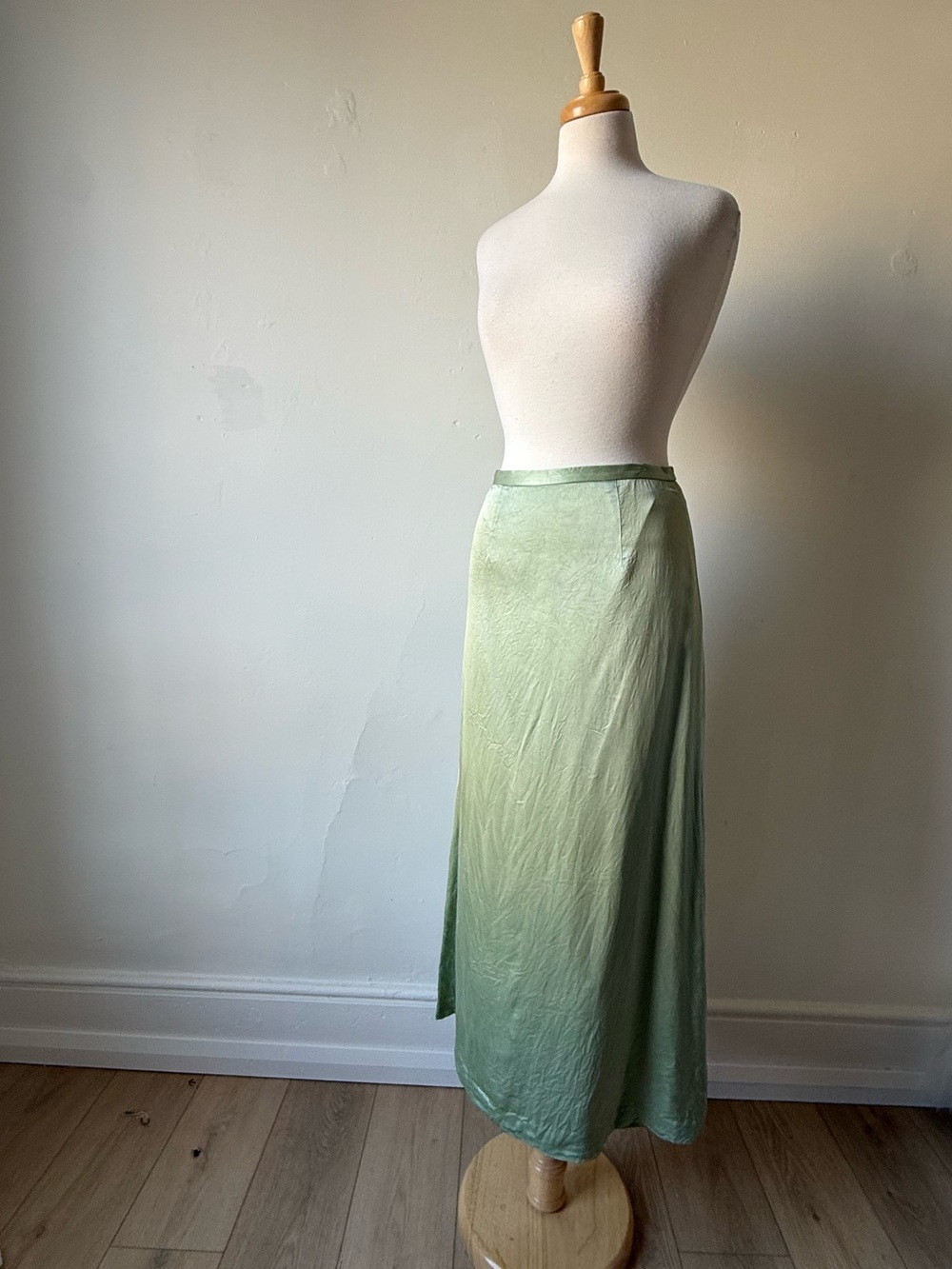 Silk Y2K Adrianna Papell Sage Green Skirt Size 6